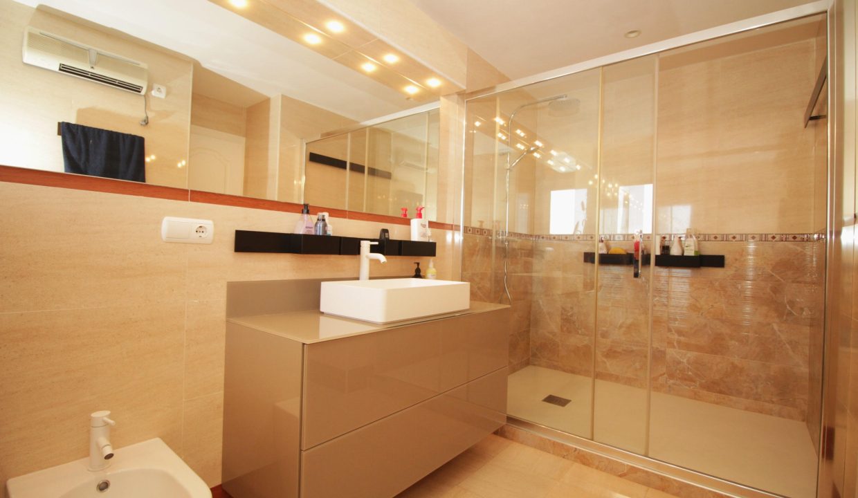 COMPRAR ÁTICO CALPE VISTAS AL MAR  BAÑOS