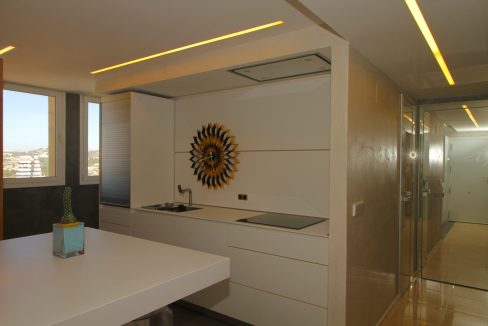ÁTICO LUJO CALPE COCINA MODERNA CON VISTAS