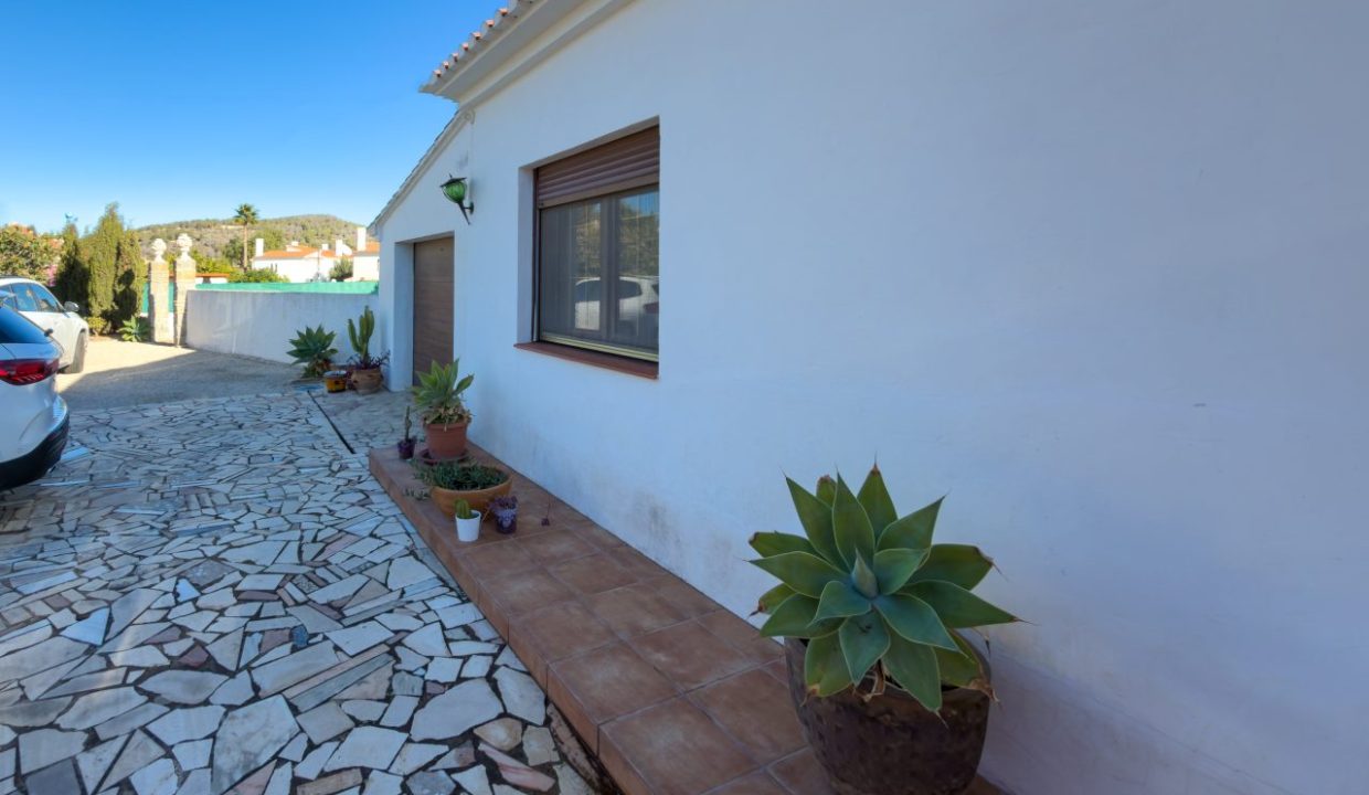 20251125_093435701_iOS